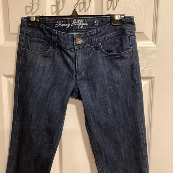 Tommy Hilfiger Cropped/Capri Jeans, Size 2 - Picture 3 of 10